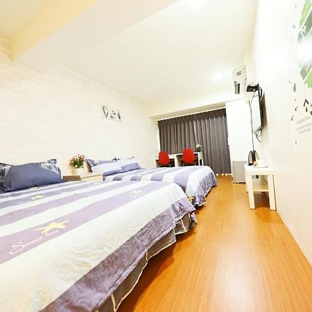 星霖之家 Apartamento Taichung Exterior foto